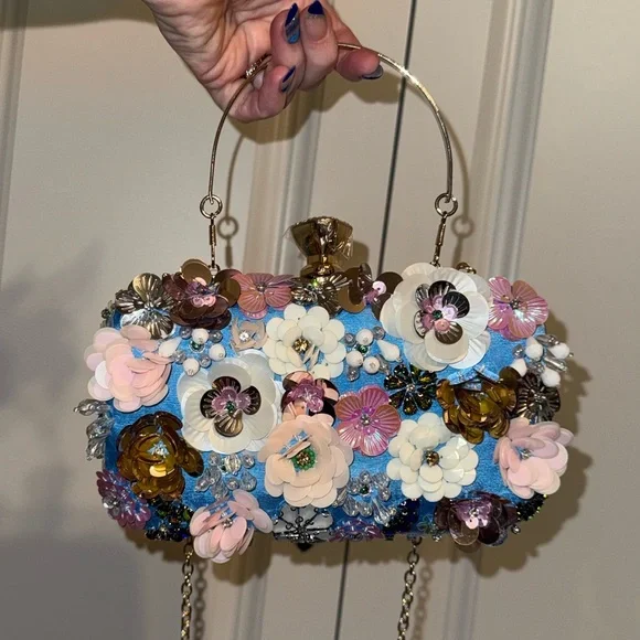 Bebe Los Angeles Daisy Clutch - Picture 2 of 6